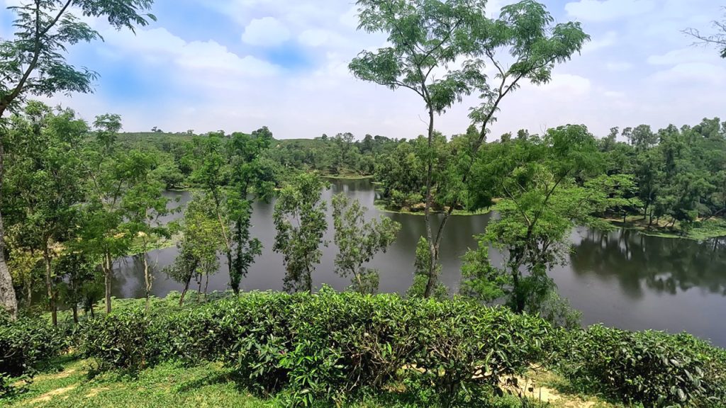 মাধবপুর লেক